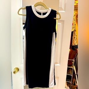 Great dress to wear with sneakers or flip flops